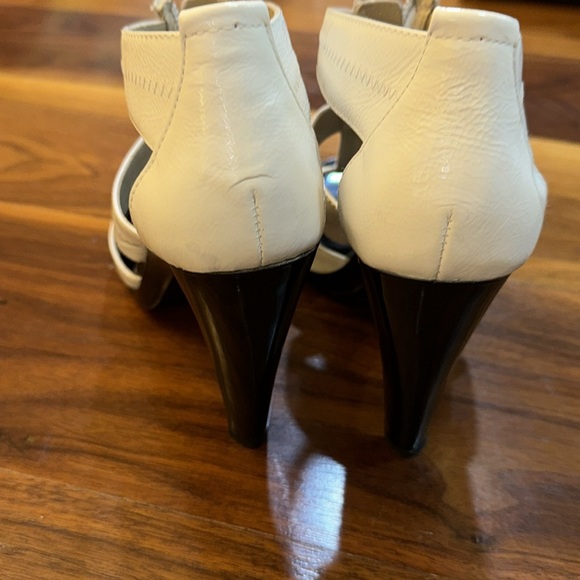 Michael Kors Size 10 M white  front zipper 4 “ Heel - Picture 4 of 8